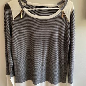 Iva ka Trump Sweater Size Small